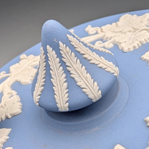 英国ヴィンテージ ウェッジウッド ジャスパーウェア製 丸型ボンボニエール ペールブルー